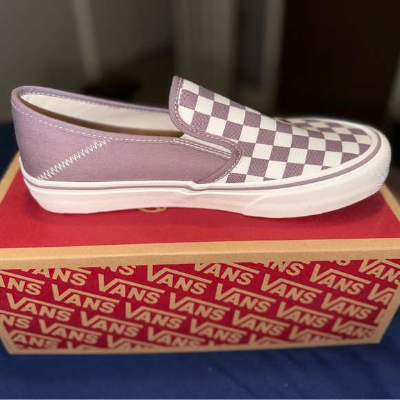 Vans in the color Pure Purple, size 7.5 in men and 9.0 in women - Picture 1 of 3